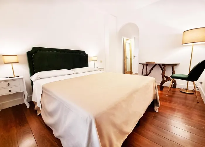 Charme & Chic San Giacomo Appartement *